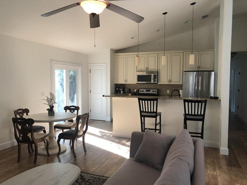 Modern, Upscale, And New Blue Bungalow In The Heart Of Downtown St Augustine เซนต์ออกัสติน ภายนอก รูปภาพ